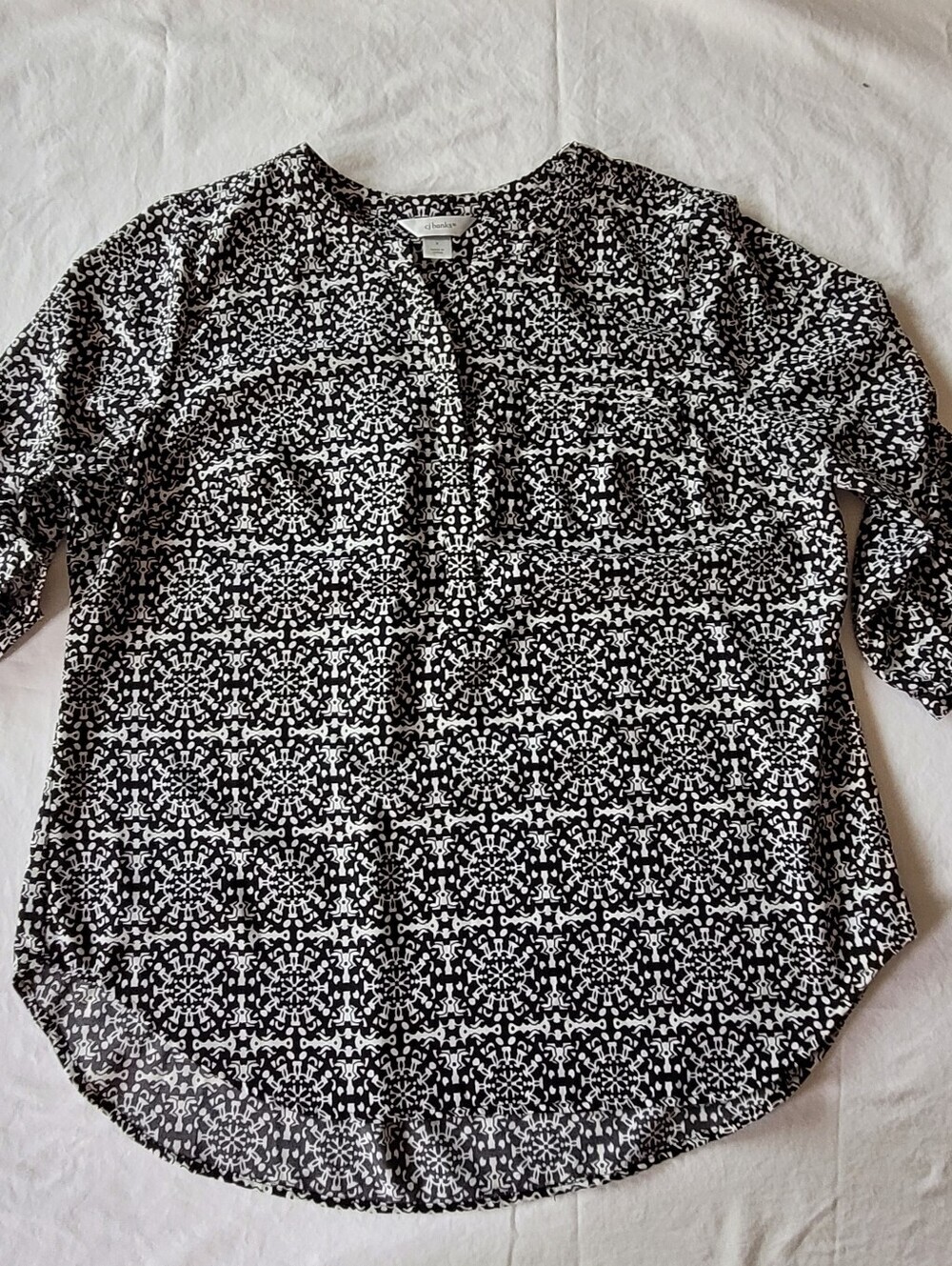 CJ Banks Black and White Geometric Print Blouse Size X